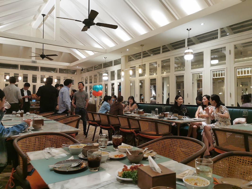 Kin Lom Chom Saphan